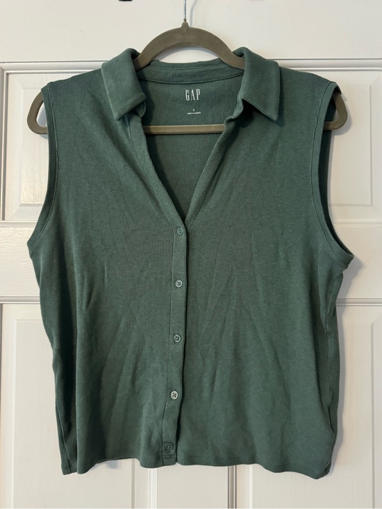 GAP Tops - GAP Sleeveless Button-Down Collared Top — Moss Green